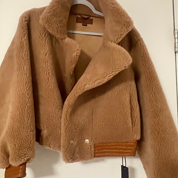 Blank NYC Mocha Mousse Teddy Coat
Blank NYC SIZE M - Picture 3 of 5